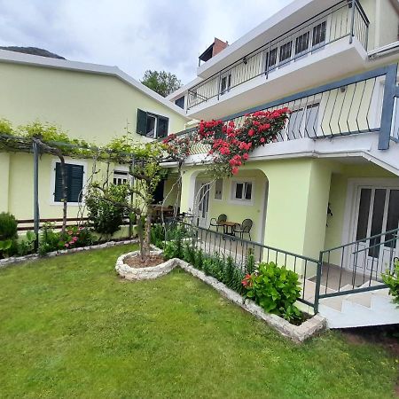 Apartments Simo Petrovac Extérieur photo