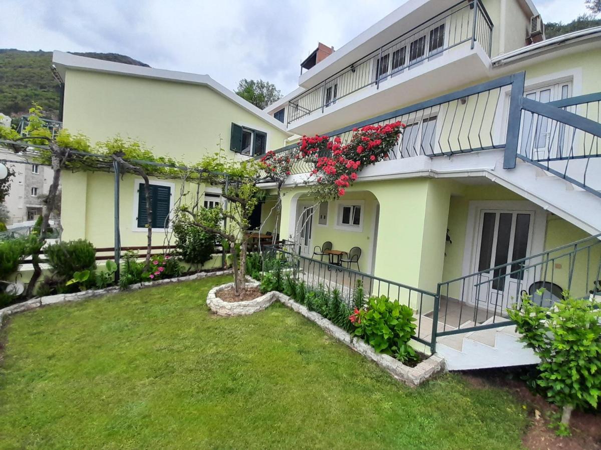 Apartments Simo Petrovac Extérieur photo