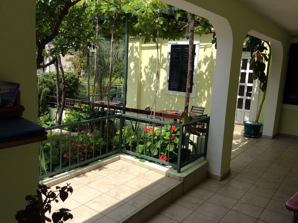 Apartments Simo Petrovac Extérieur photo