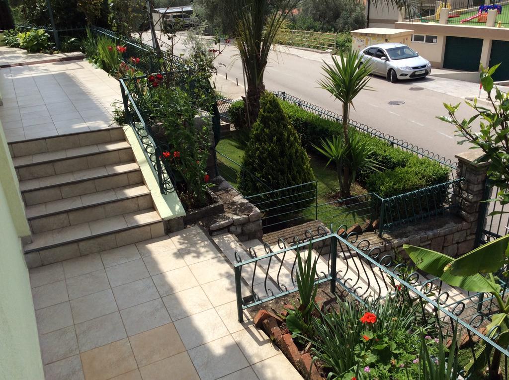 Apartments Simo Petrovac Extérieur photo