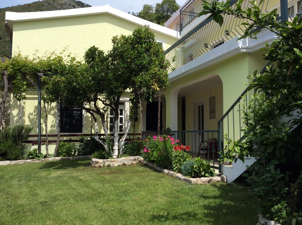 Apartments Simo Petrovac Extérieur photo