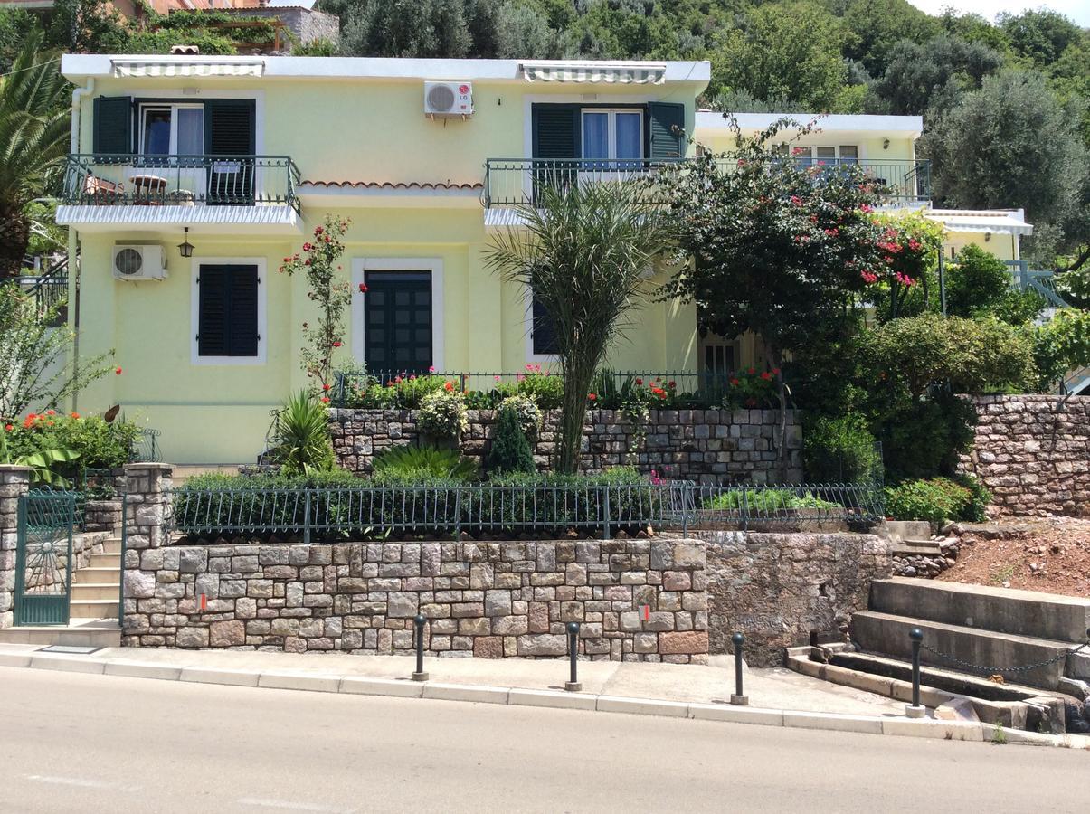Apartments Simo Petrovac Extérieur photo