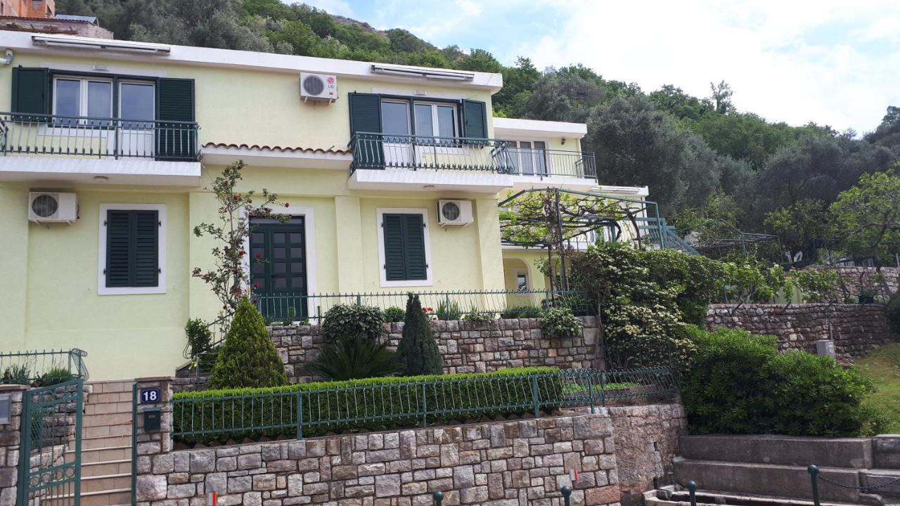 Apartments Simo Petrovac Extérieur photo